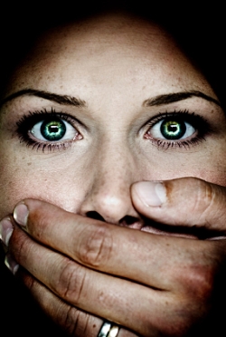 lens9752181_1267363625abusiverelationships-