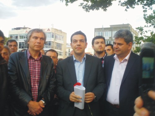 tsipras_plateia_housein