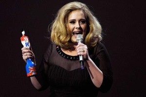 sarwse-kai-ta-vraveia-tou-billboard-h-adele