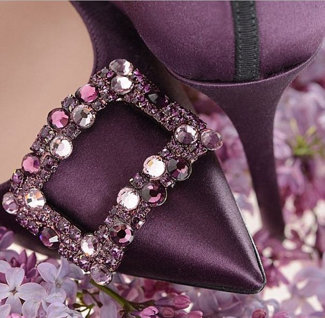 296c99ed00000578-3114302-the_actress_designer_debuted_these_mary_heels_in_rich_purple_on_-a-91_1433691035382
