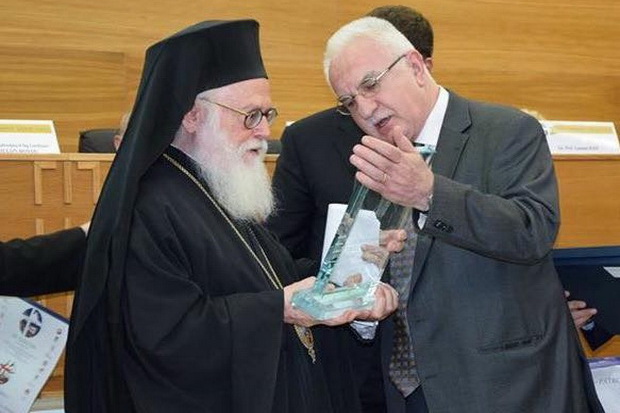 6. ο  Αρχιεπίσκοπος Αναστάσιος και ο  Αντιπρόεδρος των G.Sciacca Ελλάδας Γιώργος Τσούκαλης